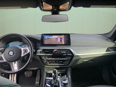 Used 2023 BMW M550i xDrive w/ Dynamic Handling Package image 32