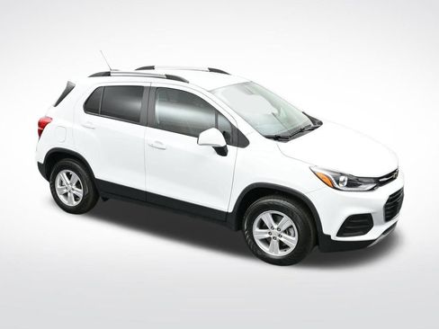 Certified 2022 Chevrolet Trax LT w/ LT Convenience Package image 19
