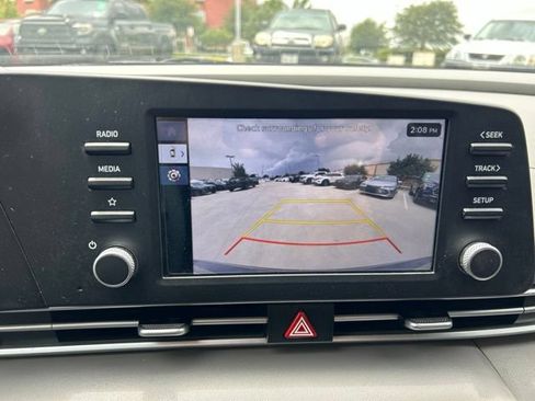 Used 2025 Hyundai Elantra SE FWD image 11