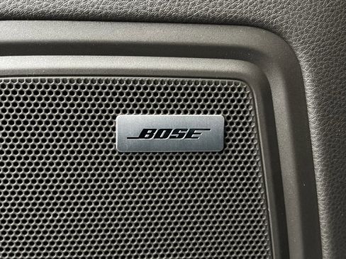 Certified 2021 Porsche Macan image 16