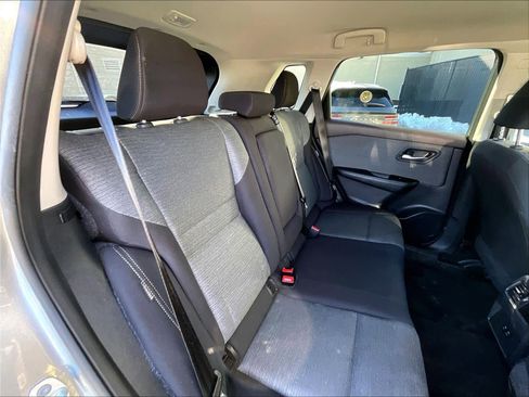 Used 2023 Nissan Rogue SV image 16