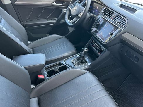 Certified 2023 Volkswagen Tiguan SE image 17