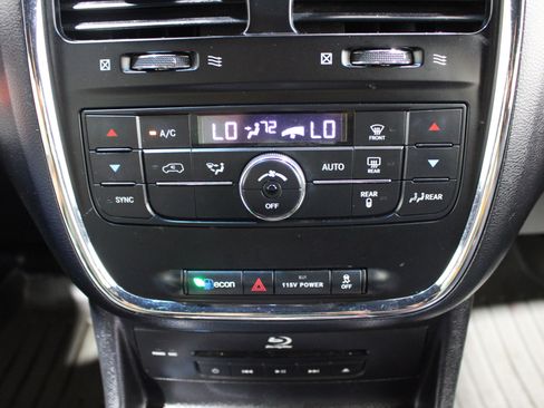 Used 2014 Chrysler Town & Country S FWD image 16