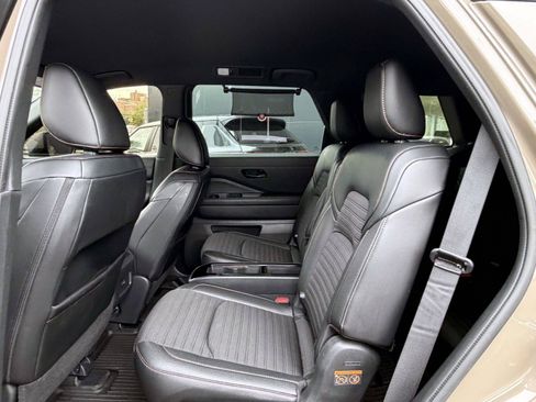 Used 2023 Nissan Pathfinder Rock Creek AWD/4WD image 12