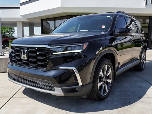 Used 2023 Honda Pilot Touring image 4