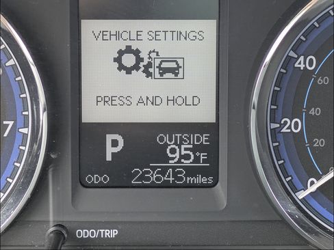 Used 2018 Toyota Corolla LE FWD image 23