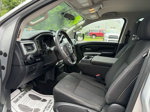 Used 2017 Nissan Titan SV AWD/4WD image 9