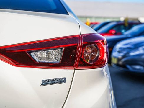 Used 2018 MAZDA MAZDA3 Sport image 9