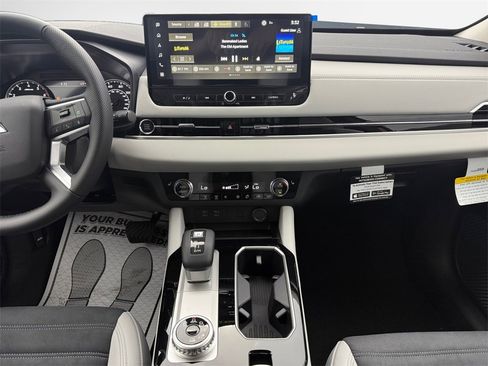 New 2025 Mitsubishi Outlander SE image 21