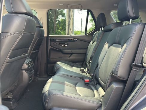 Used 2023 Honda Pilot Touring image 15