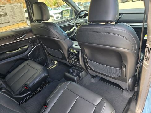New 2026 Jeep Grand Cherokee L Limited AWD/4WD image 24