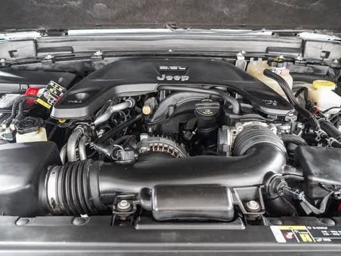 Used 2019 Jeep Wrangler Unlimited Sport image 21