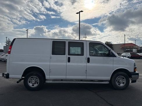 Used 2024 Chevrolet Express 2500 w/ Driver Convenience Package image 8