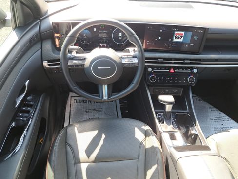 Certified 2025 Hyundai Santa Cruz Limited image 11