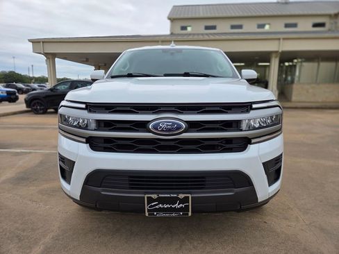 Used 2024 Ford Expedition Max XLT image 2