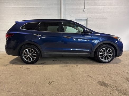 Used 2017 Hyundai Santa Fe SE image 4