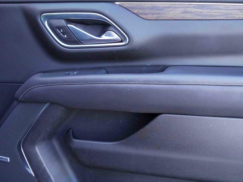 Used 2021 Chevrolet Suburban Premier w/ Premium Package image 32