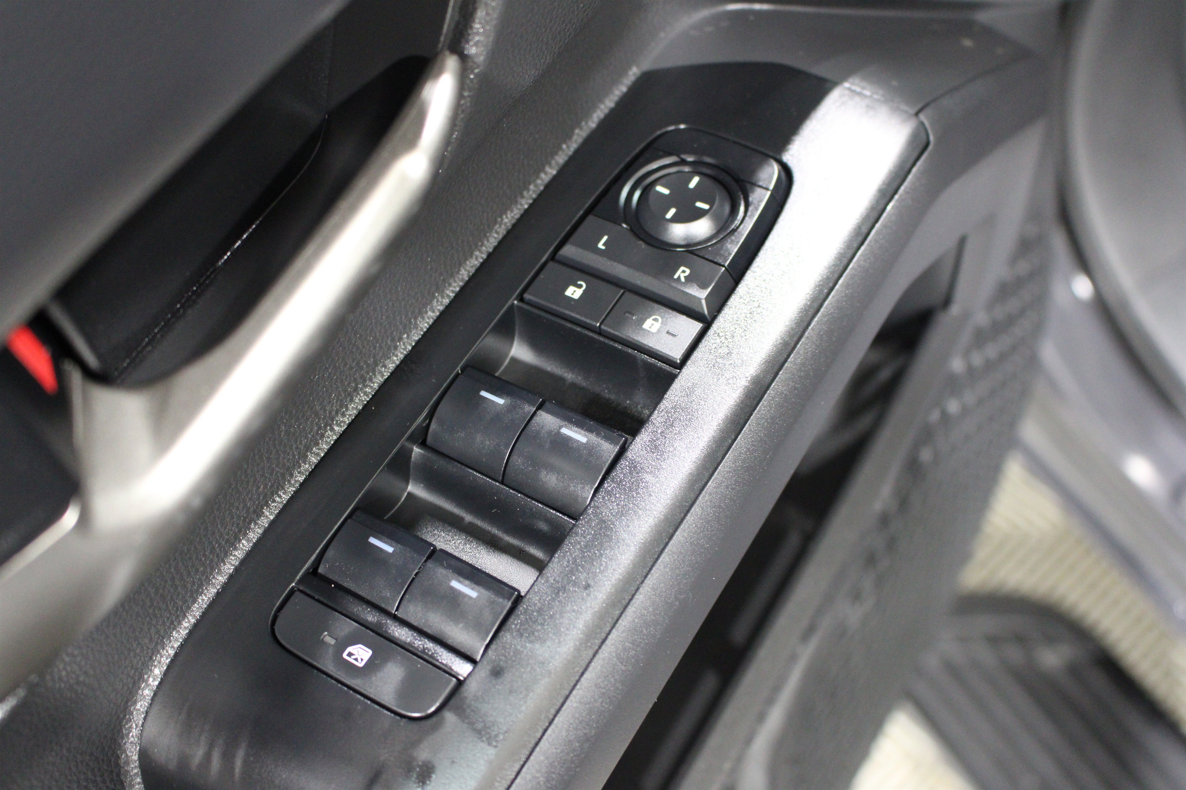 Used 2025 Toyota Tacoma Limited AWD/4WD image 7