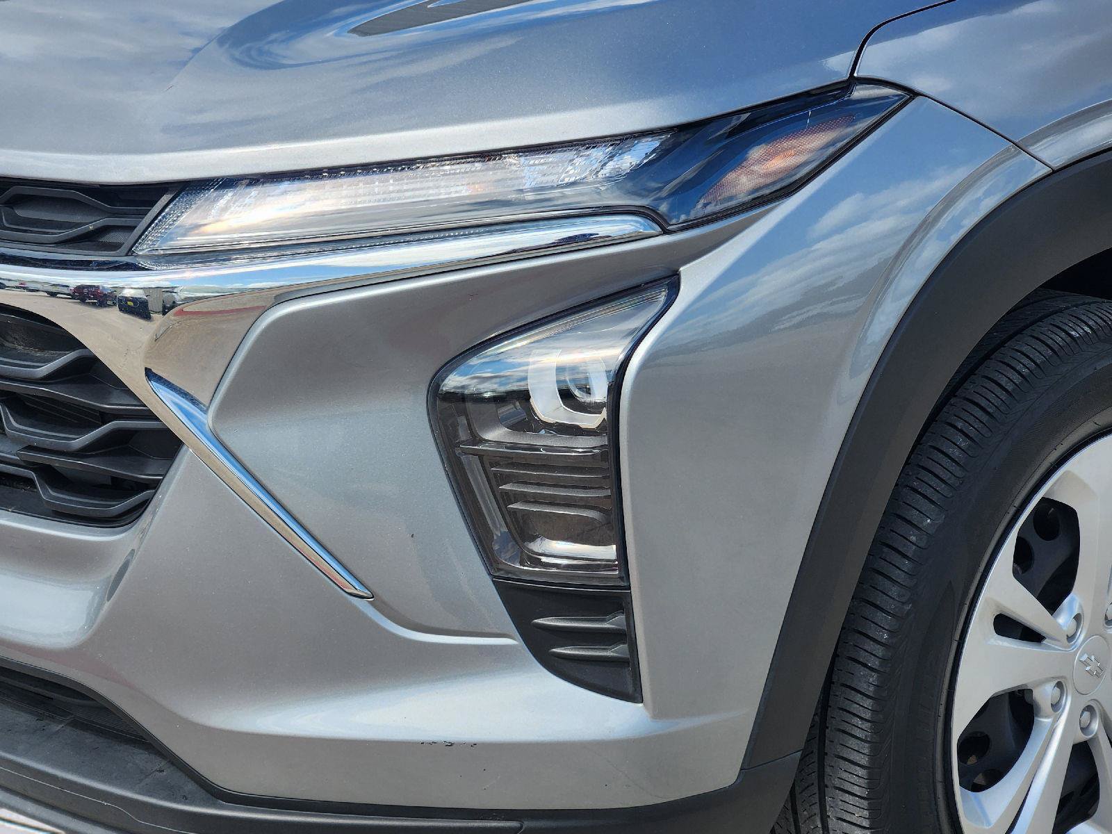 Used 2025 Chevrolet Trax LS FWD image 8