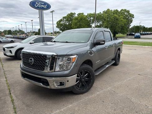Used 2017 Nissan Titan SV AWD/4WD image 1
