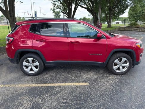 Used 2020 Jeep Compass Latitude w/ Cold Weather Group AWD/4WD image 3