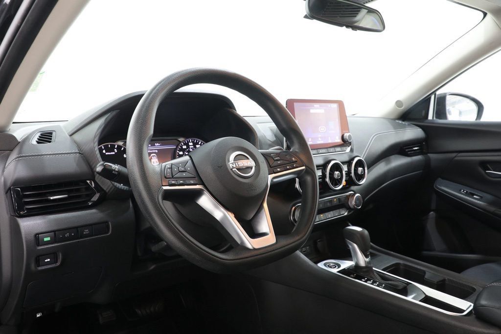 Used 2025 Nissan Sentra SV FWD image 13