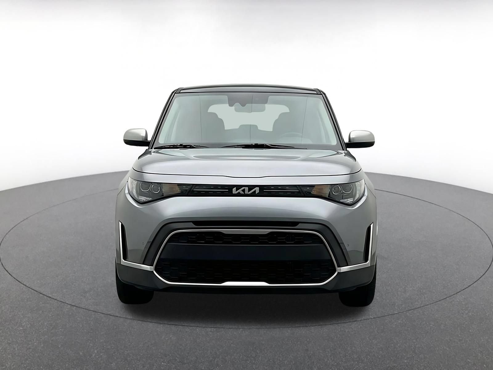 Used 2025 Kia Soul LX w/ LX Technology Package FWD image 2