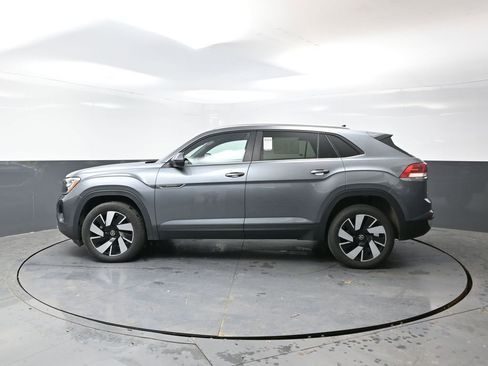 Used 2025 Volkswagen Atlas Cross Sport SE image 9