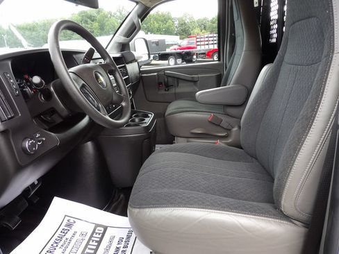 Used 2025 Chevrolet Express 2500 w/ Driver Convenience Package RWD image 17