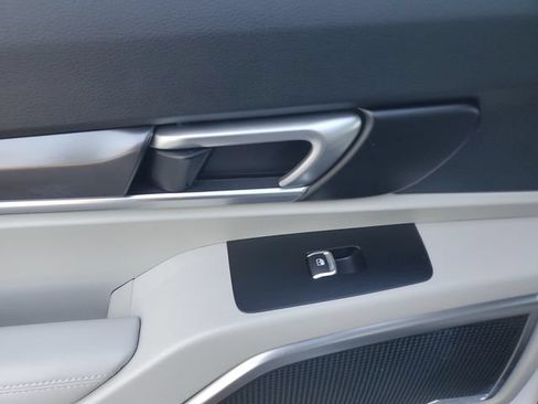 Certified 2025 Kia Telluride S FWD image 11