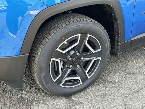 New 2026 Jeep Cherokee Laredo image 7