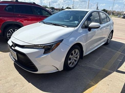 Used 2024 Toyota Corolla LE FWD image 2