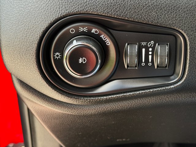 Used 2017 Jeep Renegade Trailhawk w/ Cold Weather Group II AWD/4WD image 36