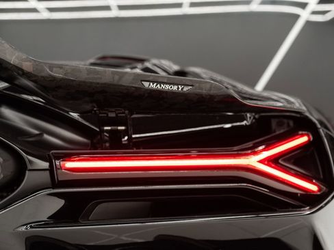 Used 2024 Lamborghini Revuelto image 28