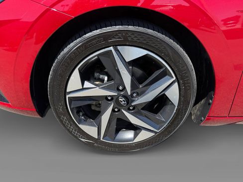 Used 2023 Hyundai Elantra Limited FWD image 9