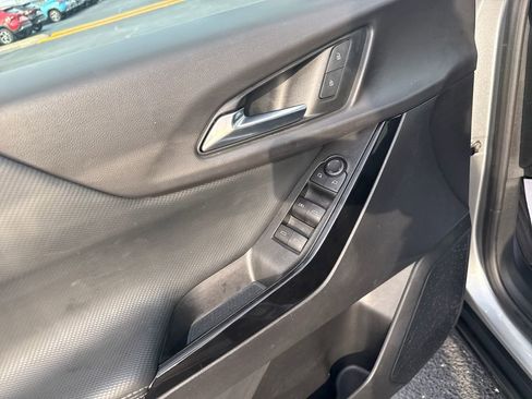 Used 2025 Chevrolet Equinox LT FWD image 13