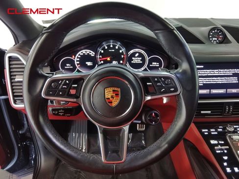 Used 2022 Porsche Cayenne S image 10