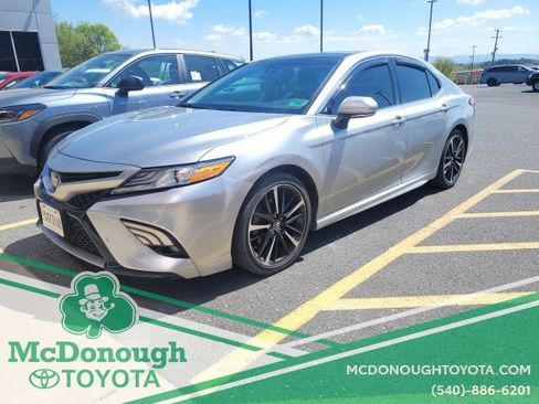 Used 2020 Toyota Camry XSE image 1