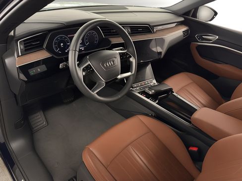 Used 2022 Audi e-tron Premium w/ Convenience Plus Package AWD/4WD image 4