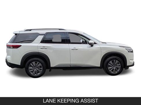 Certified 2025 Nissan Pathfinder SV FWD image 6