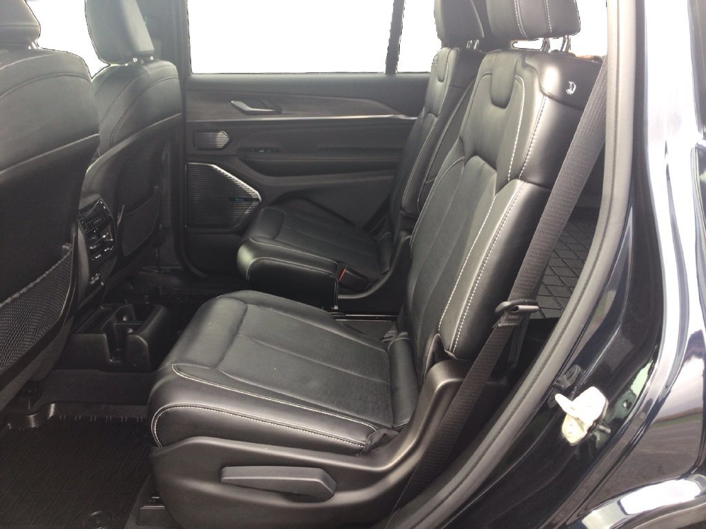 Used 2023 Jeep Grand Cherokee L Overland AWD/4WD image 10
