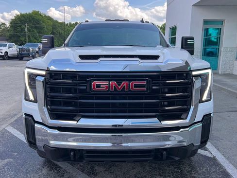 Used 2024 GMC Sierra 2500 Pro AWD/4WD image 6