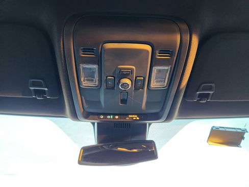 Used 2025 GMC Yukon XL Denali image 21