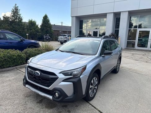 Used 2025 Subaru Outback Limited AWD/4WD image 3