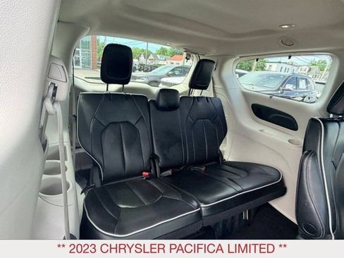 Certified 2023 Chrysler Pacifica Limited FWD image 12