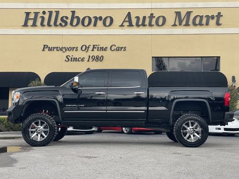 Used 2015 GMC Sierra 2500 Denali w/ Duramax Plus Package AWD/4WD image 3