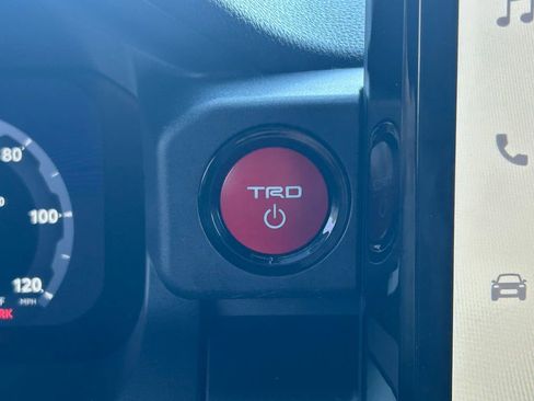 Used 2025 Toyota 4Runner TRD Off-Road Premium AWD/4WD image 31
