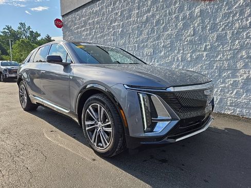 Certified 2023 Cadillac Lyriq AWD image 17