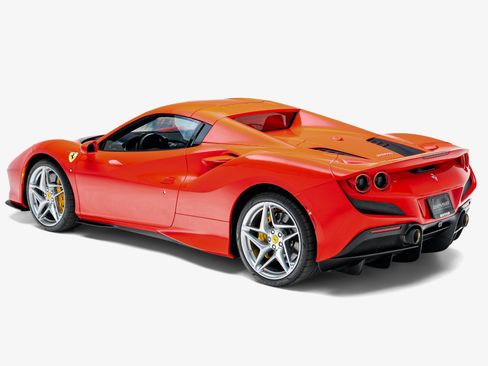 Used 2022 Ferrari F8 Tributo RWD image 17