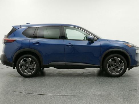 Used 2025 Nissan Rogue SV AWD/4WD image 8